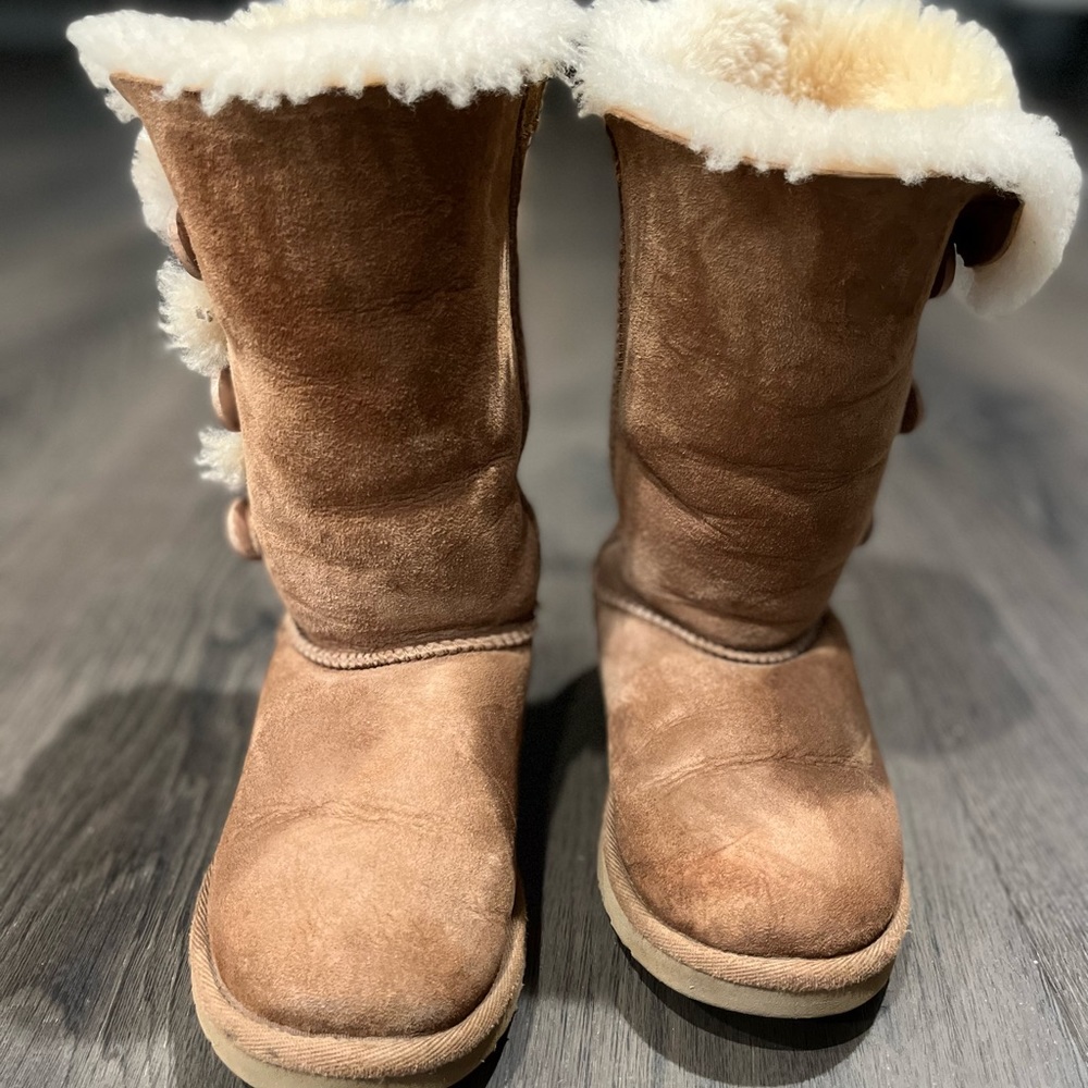 UGG Bailey Triplet 3 Button Australian Small Girl Boots
